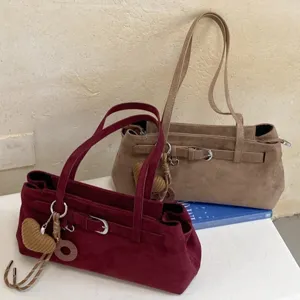 Borsa Baguette in Camoscio Minimalista in Stile Coreano Per Donna Borsa a Tracolla di Grande Capacità Con Cintura e Ciondolo a Cuore