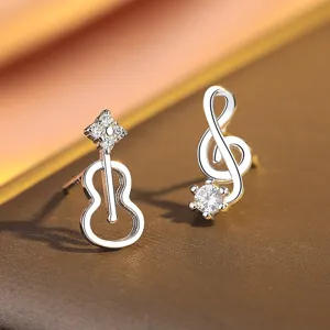 Boucles d'Oreilles Clous Asymétriques Guitare Note de Musique en Argent 999 pour Femmes Bijoux en Strass Plaqué Argent Cadeau Thème Musique