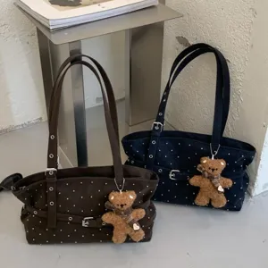 Damen Mode Genietete Gepunktete Tragetasche Große Kapazität Umhängetasche Lässige Handtasche Mit Plüschbär-Anhänger PU Leder
