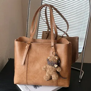 Vintage PU Leather Large Capacity Tote Bag For Women Fashion Trendy Bucket Bag With Bear Keychain Casual Shoulder Handbag