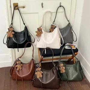 Korean Large Capacity PU Leather Shoulder Bag For Women New Casual Sophisticated Retro Commuter Tote Bag With Bear Pendant