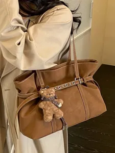 Sac Fourre-tout Femme en Cuir PU Mode Boucle de Ceinture Minimaliste Coutures Contrastées Grande Capacité Sac à Épaule avec Charme d'Ours en Peluche