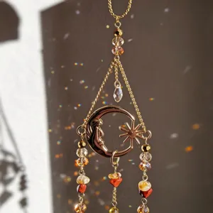 Atrapasol dorado para coche con luna y estrella, cuentas facetadas y piedras rojas y amarillas