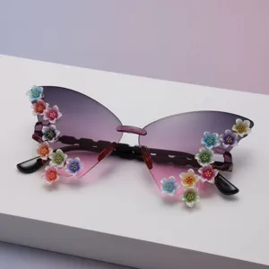 Rhinestone Butterfly Sunglasses For Women Rimless Gradient Candy Color Fashion Glasses With 3D Floral Decoration Y2K Eyewear