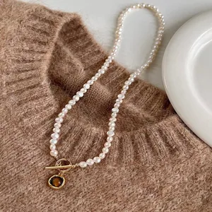 Collana di Perle d'Acqua Dolce Irregolari Barocche Ciondolo in Pietra Occhio di Tigre Fibbia OT Catena Intrecciata Gioielli per Donna