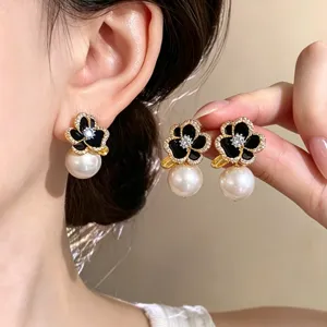 Luxury Retro Black Rose Flower Stud Earrings With Artificial Pearl Pave Rhinestone Enamel Camellia Design Alloy Earrings For Women