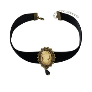 Girocollo vintage in velluto nero, con cammeo in cornice bronzo antico e ciondolo a goccia