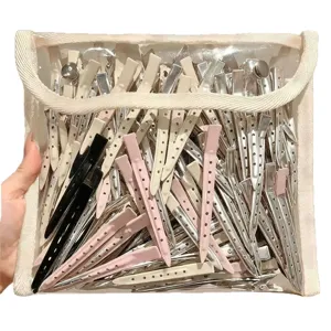 Metallene Abteilklammern mit rutschhemmenden Löchern in mehreren Farben, im transparenten Beutel