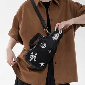 Sac bandoulière noir en similicuir, en forme de guitare, avec écussons brodés et détails métalliques
