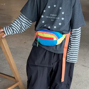 Sac banane coloré pour enfant, porté à la taille, avec sangle orange et plusieurs fermetures éclair