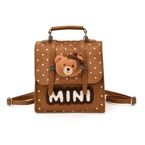 Petit sac à dos marron à pois blancs, avec ourson en peluche et inscription MINI duveteuse à l’avant