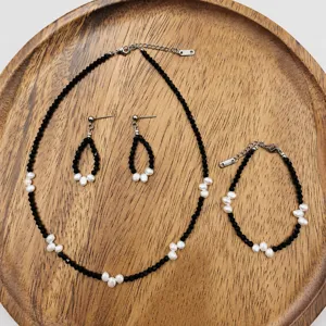 Set di Collana Bracciale Orecchini di Perle d'Acqua Dolce Barocche Spinello Nero Opaco Inox Design di Nicchia Gioielli Donna