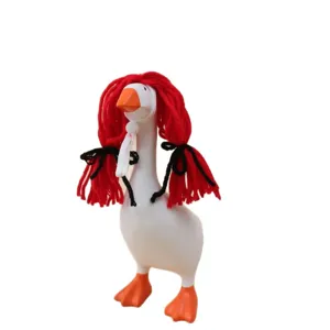 Figurine d’oie de bureau de 7 pouces, perruque rouge en laine, ruban blanc, nœuds noirs et pieds orange