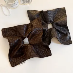 Coletero Grande de Estilo Coreano con Estampado de Leopardo para Mujer Bufanda Cuadrada de Cuero de Imitación Goma para el Pelo Café Gris Elegante Accesorio para el Pelo