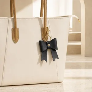 Minimalistischer PU Leder Schleife Schlüsselanhänger Süßer Taschenanhänger Für Damen Mädchen Mode Handtaschen Dekoration