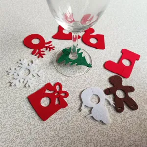 Segnabicchieri Natalizi in Feltro Decorativi a Forma di Renna Fiocco di Neve Albero Omino di Pan di Zenzero per Tavola Festa Cena