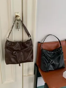 Borsa Tote da Donna di Grande Capacità in Morbida Pelle PU Borsa a Spalla e Tracolla Con Decorazione di Rivetti Borsa Casual per Pendolari