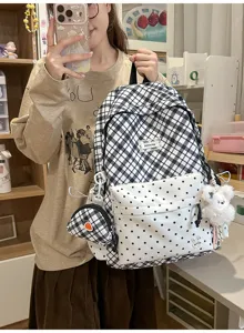 Selfie : sac à dos à carreaux noir et blanc et à pois, avec pochette et breloque en peluche