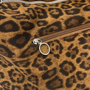Petit sac bandoulière vintage en faux daim brun à imprimé léopard, avec fermeture éclair argentée