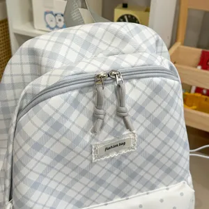 Sac à dos à carreaux bleu clair et blanc, avec deux zips et étiquette frontale « fashion bag »