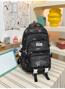 Vue de face d’un sac à dos noir à étoiles, avec plusieurs poches zippées et des boucles blanches