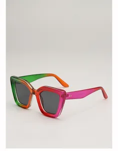 Vue de trois quarts de lunettes œil-de-chat, monture dégradée multicolore et verres gris foncé
