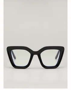 Vue de face d'une monture noire œil-de-chat avec verres transparents sur un fond gris clair
