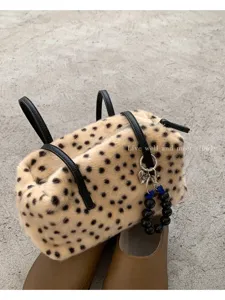 Mode Leopardenmuster Plüsch Unterarmtasche Für Damen Große Kapazität Schultertasche Trendige Einfachheit Kissenform Flauschige Handtasche Mit Herzanhänger