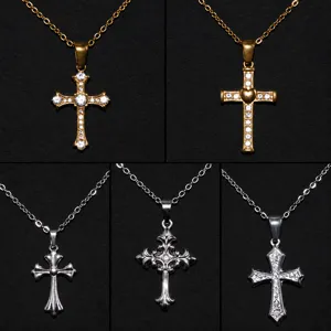 Collier Pendentif Croix Coeur en Acier Inoxydable Vintage pour Femmes Hommes Rétro Gothique Strass Incrusté Bijoux Chaîne