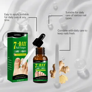 Flacone ambrato con contagocce, confezione verde, lima e zenzero su sfondo con gocce d’acqua