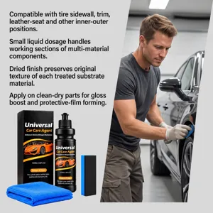 Kit per la cura dell’auto con panno in microfibra e spugna, accanto a chi tratta un veicolo