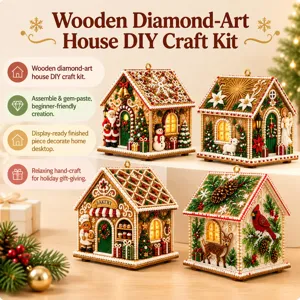 Quatre maisons de Noël présentées en grille, ornées de perles brillantes et de détails festifs.