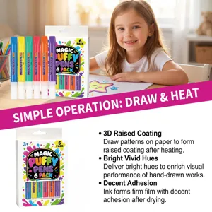 Una bambina sorridente disegna al tavolo accanto a sei pennarelli 3D colorati e alla scatola.