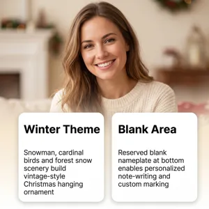 Glimlachende vrouw naast tekstpanelen over winterse kerstdecoratie en een leeg naamplaatje