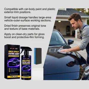 Un hombre limpia un coche azul oscuro brillante junto al spray protector, la esponja y el paño.