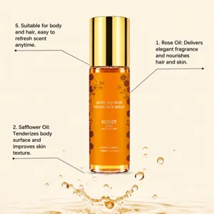 Amberkleurige mist voor haar en lichaam, gouden dop, rozen- en saffloerolie met waterspatten