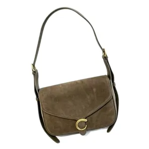 Borsa a sella in camoscio verde-bruno con patta, tracolla regolabile e fibbia a C dorata antica