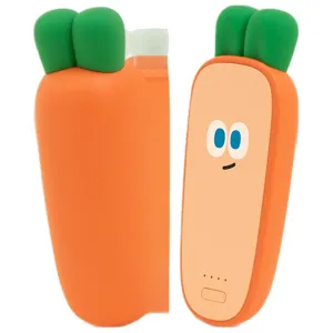 USB-Handwärmer in Karottenform, orange und grün, von vorn und seitlich mit niedlichem Gesicht gezeigt