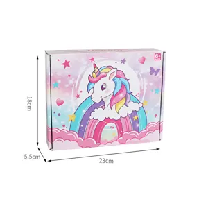 Einhorn-Perlenarmbandset in bunter Regenbogenbox, frontal mit Größenangaben abgebildet