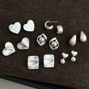 Brushed Matte Silver Irregular Geometric Stud Earrings For Women Fashion Commuter Heart C-Shape Artificial Pearl Earrings Jewelry