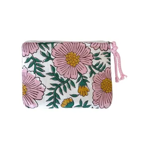 Petite pochette zippée à fleurs roses et jaunes, feuilles vertes et pompon en cordon rose