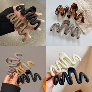 Grande Pince à Cheveux Requin en Forme de Vague pour Femmes Minimaliste en Plastique Mat Accessoire de Coiffage pour Cheveux Epais Cadeau