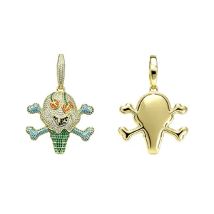 Goldener Totenkopfanhänger mit gekreuzten Knochen und bunten Zirkonia, Vorder- und Rückseite