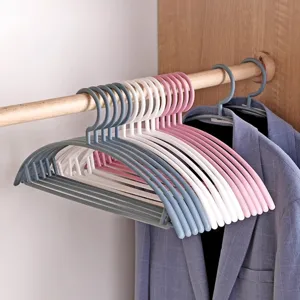 Cintres En Plastique Incurvés Antidérapants Sans Couture Bleu Brume Blanc Crème Pour Le Rangement De Garde-Robe Et L'Organisation Domestique