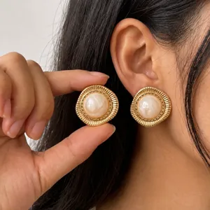 Vintage Ronde Roestvrij Stalen Vergulde Oorknopjes Voor Vrouwen Franse Luxueuze Hars Gradiënt Textuur Oorbellen Retro Sieraden