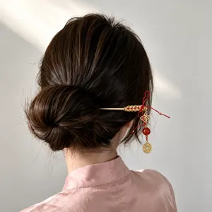 Pic à Cheveux Vintage Style Chinois Pièce en Cuivre Alliage d'Or Nœud Rouge Gland Épingle à Cheveux Femme Hanfu Nouvel An