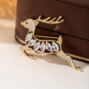 Elegante Spilla a Forma di Cervo in Zirconia Traforata Placcata in Oro Argento Spilla Animale con Strass per Natale Gioielli