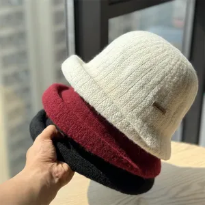 Women's Vintage Wool Felt Bucket Hat Elegant Rolled Brim Knitted Basin Hat Winter Warm Outdoor Fisherman Hat With Metal Badge