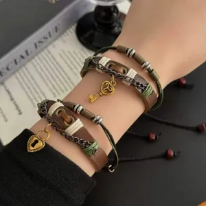 Bracelet en Cuir Multi-Rangs Vintage pour Femmes Hommes Style Punk Vieilli Pendentif Clé Serrure Cœur Corde Tressée Réglable Bijoux de Main