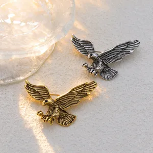 Retro Zinc Alloy Eagle Brooch For Men European Individual Rhinestone Animal Brooch Pin For Suit Jacket Coat Accessory